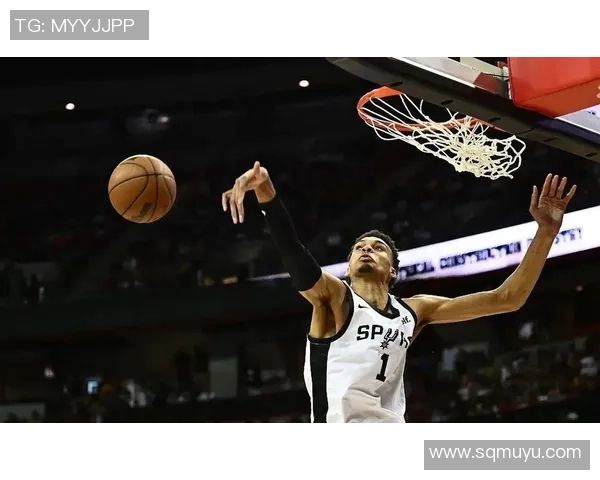 文班亚马首场比赛表现惊艳五次盖帽加隔扣字母哥引发热烈讨论